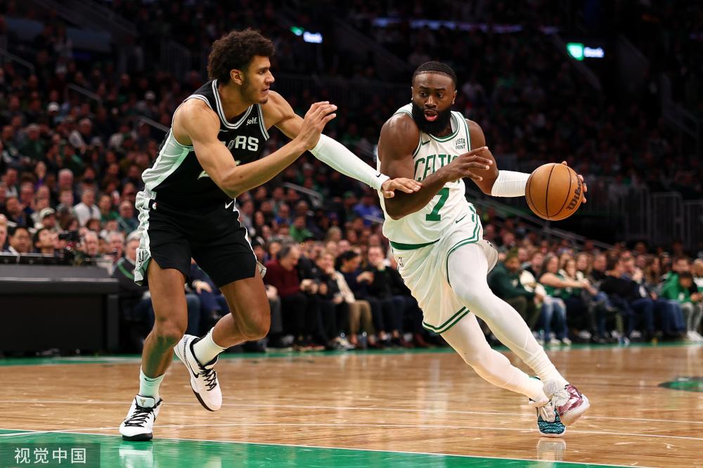 提到他背后 提到他背后